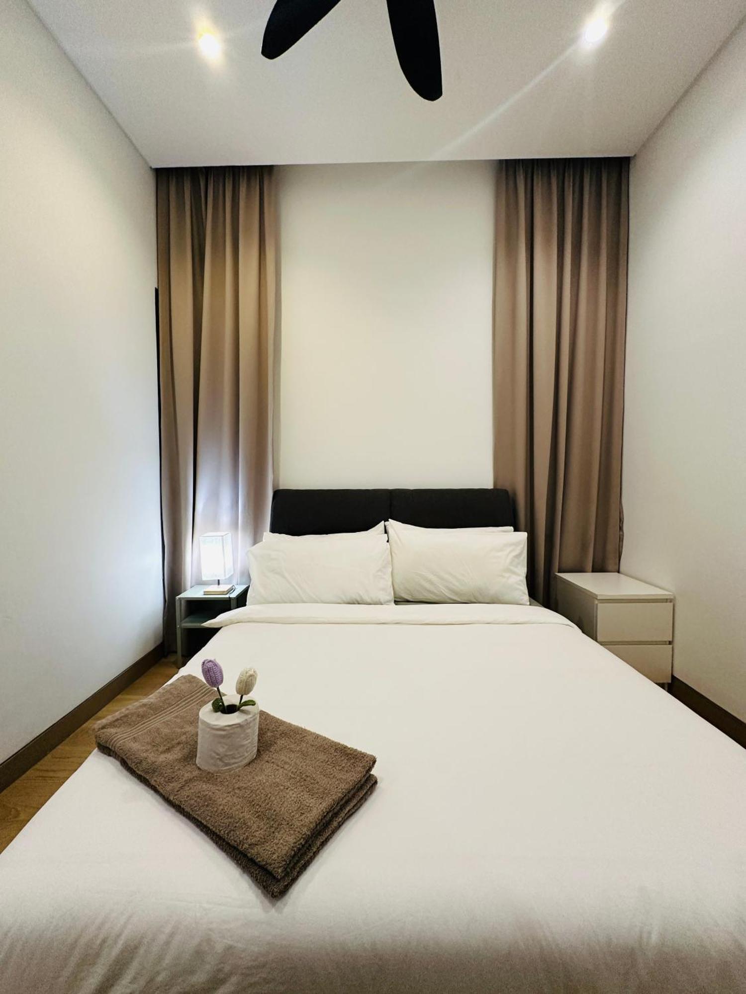 Smart Service Lucentia Bbcc Lalaport Apartment *