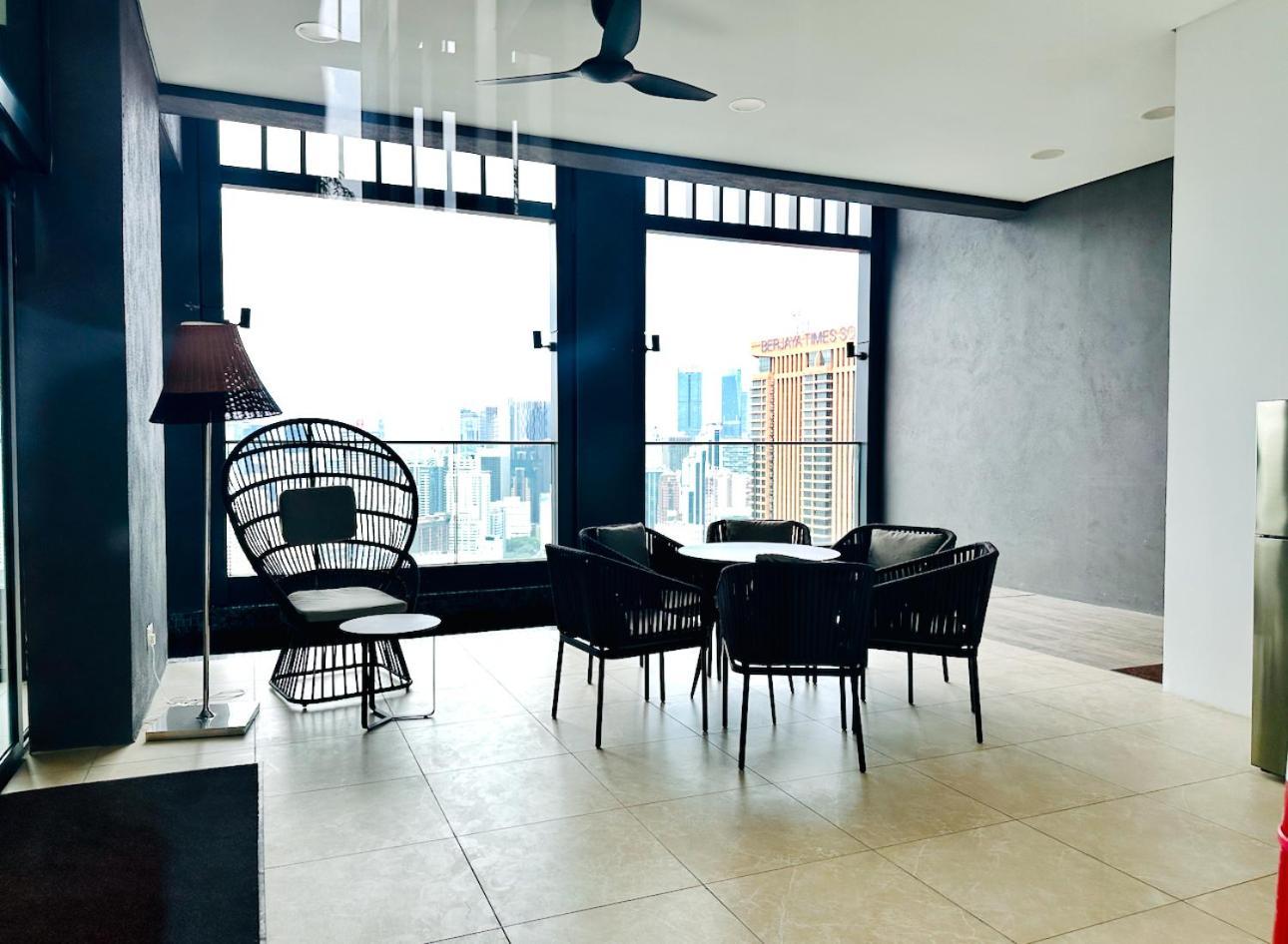 Smart Service Lucentia Bbcc Lalaport Apartment